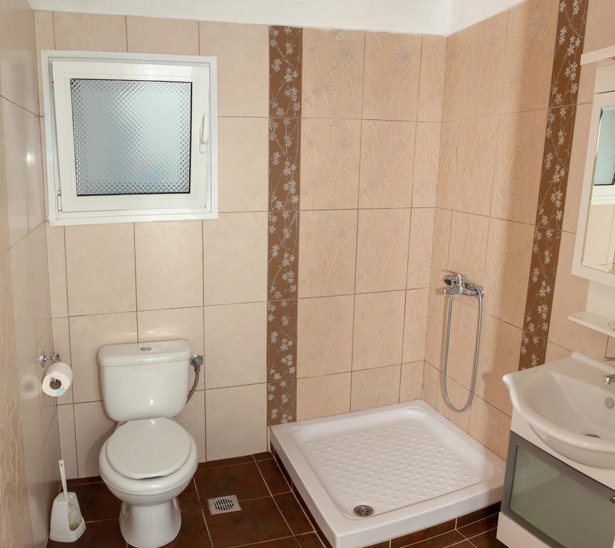 Artemis Apartments Paralia Dionysiou Room photo